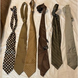Fourteen Men’s Ties & Tie Hanger